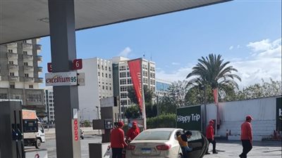 حملات على محطات الوقود لمتابعة الالتزام بالتعريفة الجديدة بالبحيرة | صور 