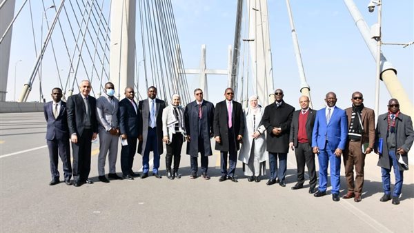 وفد يقوم بزيارة عدد