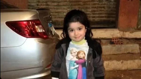 الطفلة ساندي الضحية