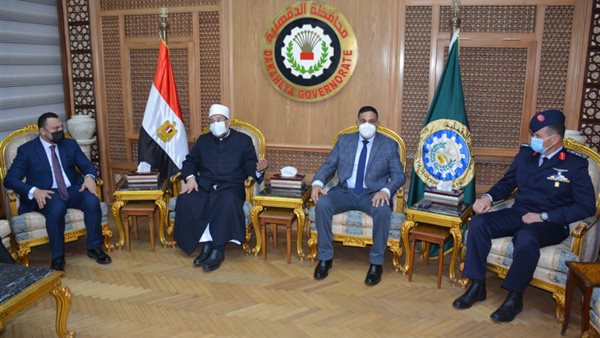 وزير الأوقاف ومحافظ