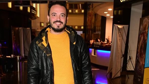 الكاتب الصحفي حسين