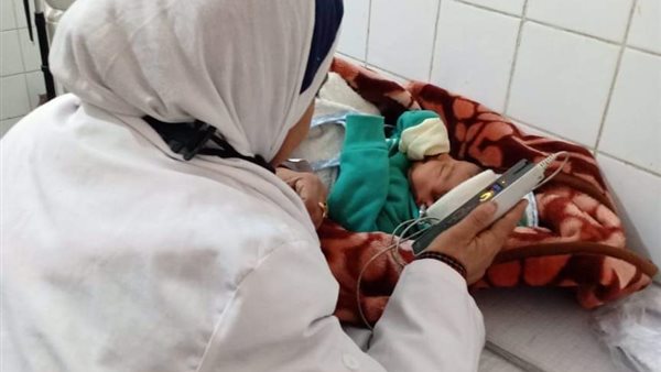 الكشف الطبي على أطفال