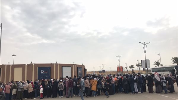 الجمهور يتوافد على