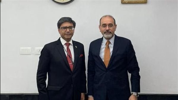 السفير المصري يلتقي