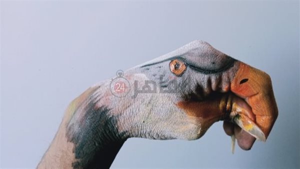 طالب يبدع في رسم