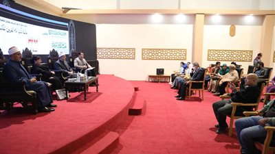 ‏كاتبة تطالب بإعادة بث برنامج الإمام الطيب لنشر القيم والفضائل‏