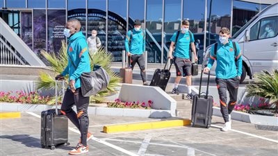 وصول تشيلسي إلى مدينة أبوظبي للمشاركة في كأس العالم للأندية | فيديو وصور