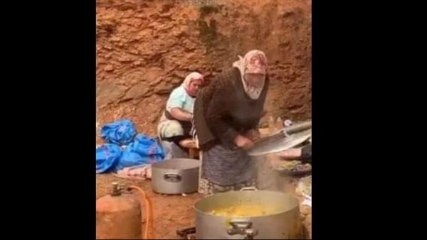 نساء القرية 