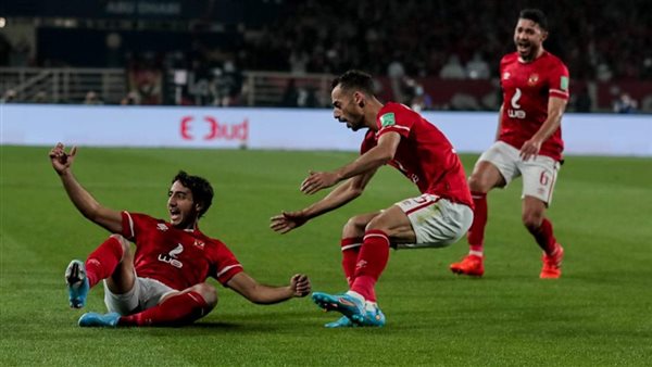 لاعبو فريق النادي