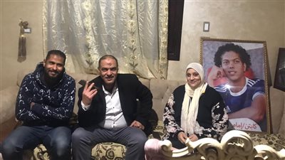 والدة إمام عاشور لـ القاهرة 24: مبتفرجش على الماتشات والمنتخب هيفرحنا النهاردة