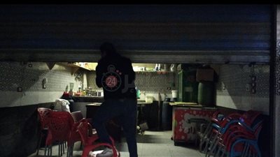 مقاهي الفيوم تغلق أبوابها قبل انطلاق مباراة مصر والسنغال في نهائي أمم إفريقيا احترازًا من كورونا | فيديو