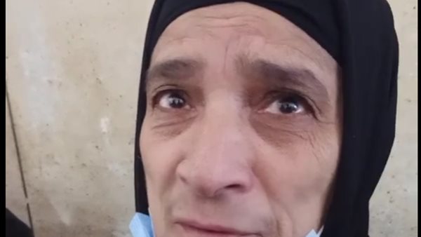 والدة الشاب 