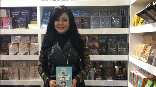 الكاتبة منى الغضبان