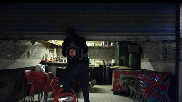 لحظة غلق المقاهي