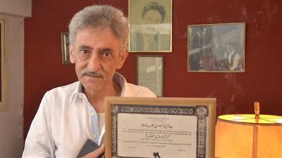 تشييع جثمان المخرج أحمد يحيى من مسجد السيدة نفيسة إلى مدافن الإمام الشافعي | بث مباشر