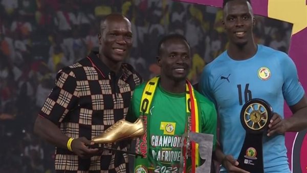 ميندي وماني وأبوبكر