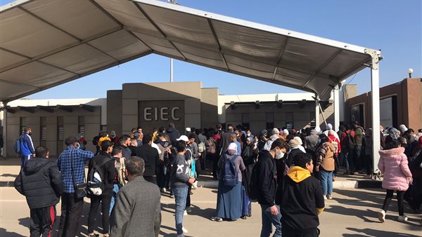 الجمهور يتوافد على