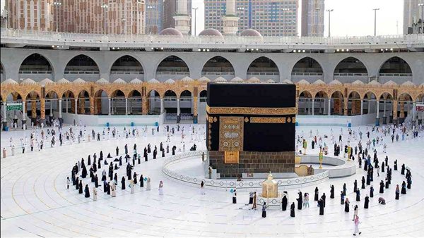 الطواف حول الكعبة