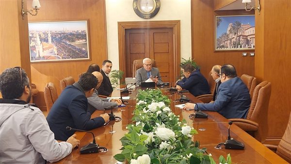 محافظ بورسعيد يناقش