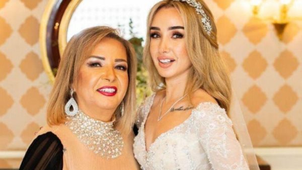 هنا الزاهد ووالدتها