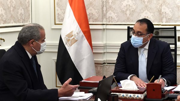 رئيس الوزراء مع وزير