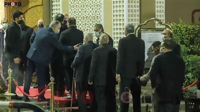 أشرف زكى ولبلبة أبرز الحاضرين فى عزاء والدة المنتج محسن جابر بمسجد الشرطة بالشيخ زايد| بث مباشر