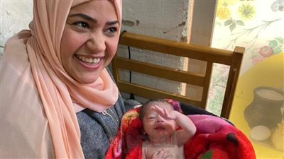 شهامة ست مصرية.. دور بطولي لطبيبة تخاطب ولّدت سيدة بأحد شوارع الغردقة | فيديو