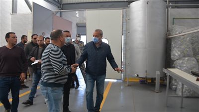 محافظ القليوبية يتفقد نماذج للوحدات بعد تشغيلها بالمنطقة الاستثمارية ببنها 