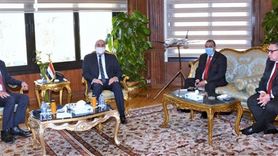 وزير الطيران المدني يبحث أوجه التعاون مع رئيس الهيئة القومية للبريد| صور