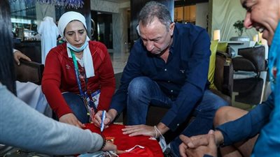 الأهلي وبالميراس.. اللجنة المنظمة لكأس العالم للأندية تحصل على قميص الفريق بتوقيع الخطيب