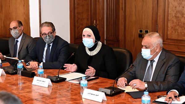 وزيرة التجارة والصناعة