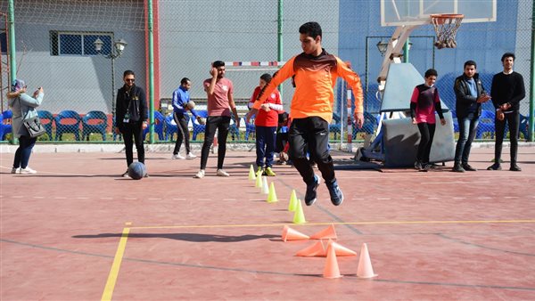 معسكر قادرون باختلاف