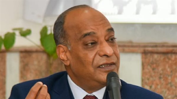 الدكتور أكرم حسن