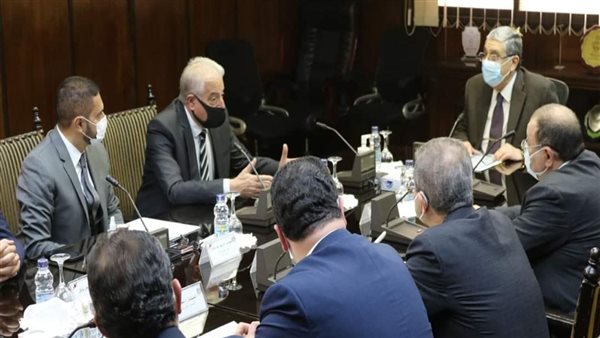 وزير الكهرباء ومحافظ