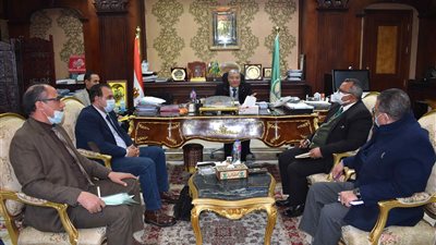 محافظ المنيا يوجه بالإسراع في استكمال إجراءات التصالح في مخالفات البناء