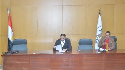 نائب محافظ بني سويف يستمع لشكاوى المواطنين ويوجه بحلول عاجلة ومساعدات للفئات الأولى بالرعاية