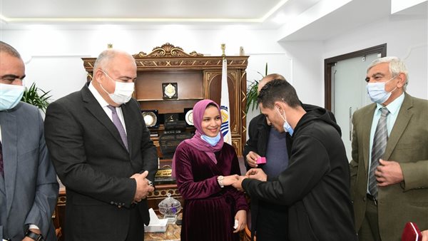 محافظ قنا يشهد خطوبة