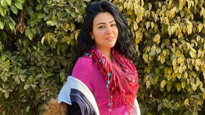 الفاتنة.. ميرهان حسين تتألق بإطلالة مميزة بعد تعافيها من كورونا.. وتعود لبلاتوه نقل عام