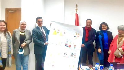 مدرسة إسبانية تهدي متحف الحضارة 40 لوحة رسمها تلاميذها عن السياحية المصرية | صور 