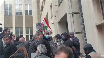 وسط موجة غضب.. أهالي ضحايا انفجار مرفأ بيروت يقتحمون قصر العدل بلبنان