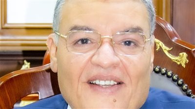 محافظ المنيا: فتح الترخيص لـ136 سيارة أجرة ميكروباص تعمل بالوقود المزدوج