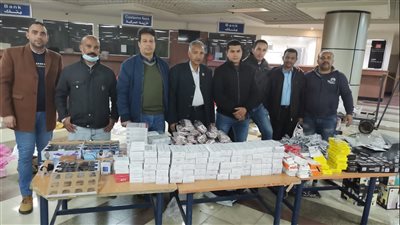 جمارك ميناء الغردقة تحبط محاولة تهريب كمية من الساعات وأدوات التجميل