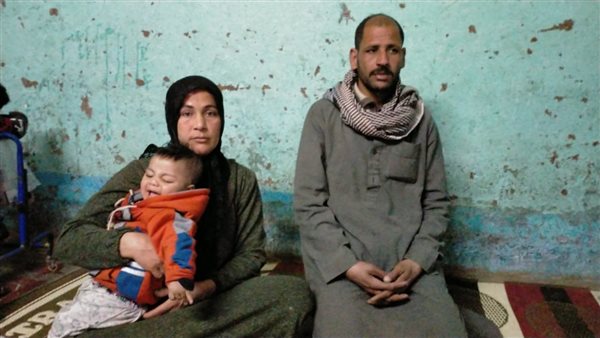 عائل أسرة تحاصرها