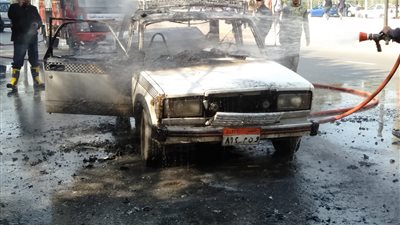 تفحم سيارة بشارع البحر الأعظم في الجيزة وإصابة السائق