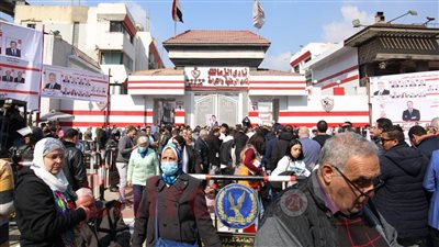انتخابات الزمالك.. زحام شديد واستمرار توافد الأعضاء للتصويت | صور