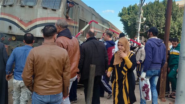 تصادم قطار بعربة