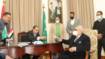 أبو شقة يتقدم بأوراق ترشحه في انتخابات الوفد