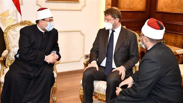 وزير الأوقاف يستقبل