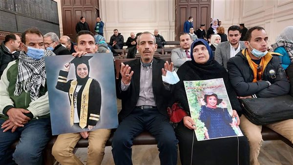 أسرة فتاة المول أثناء