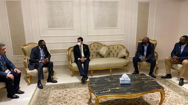 وزير الرياضة يلتقي